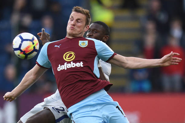 兹曼并肩作 兹曼并肩作